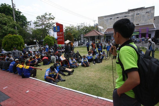 美國奧克蘭碼頭罷工？假的！英國海關還要嚴查英代信息