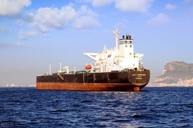 俄烏局勢(shì)惡化，油輪“搶油”運(yùn)價(jià)一天暴漲超五倍